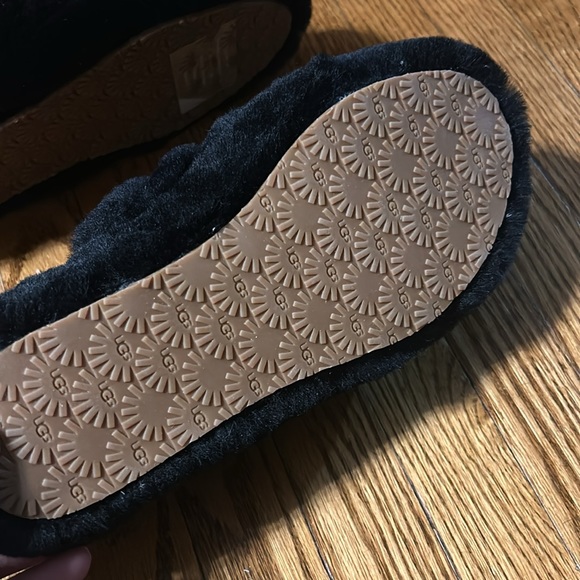 Brand New Kids UGG Fluff Yeah Slides - Picture 4 of 5